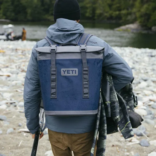 Vista 3 de YETI Hopper M Series Mochila enfriadoras de lados suaves con acceso MagShield Azul marino