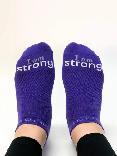 Vista 4 de notes to self - Calcetines I am Strong - Calcetines inspiradores para mujeres y hombres