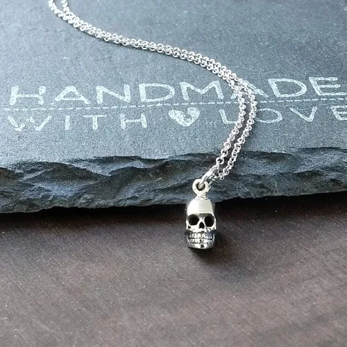 Vista 3 de KEVIN N ANNA Collar de plata de ley con dije de calavera pequeña, 18 pulgadas