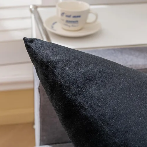 Vista 3 de RainRoad Fundas de Almohadas Decorativas Negras Juego de 2 de Terciopelo Suave 18x18 Pulgadas para Sofá Cama (Negro, 18" x 18"(Paquete de 2))