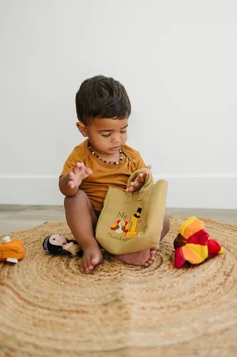 Vista 5 de Genius Baby Toys Mi primer juguete de Acción de Gracias con pavo de peluche, oso de peluche, pastel de calabaza, niña indígena nativa americana