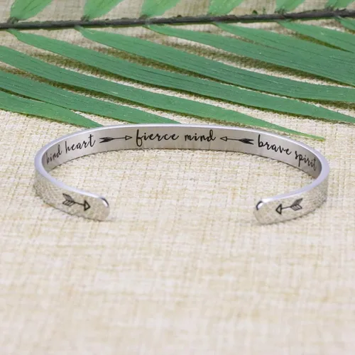 Vista 5 de JoycuFF Pulseras de acero inoxidable para mujer, con frase inspiradoramantra (en inglés) oculta, un regalo para mostrarle tu apoyo a tus amigas