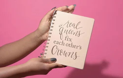Vista 8 de Real Queens Fix Each Other's Crowns Cuaderno espiral en paleta de rubor 5.75 x 7.5 pulgadas Paquete de 3