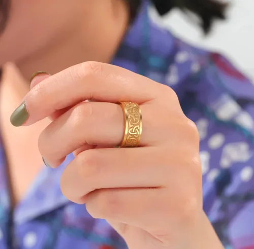 Vista 2 de Anillo de nudo de trinidad celta, nudo de brujas, nudo triquetra irlandés, anillo de acero inoxidable nórdico vikingo, joyería para hombres y mujeres