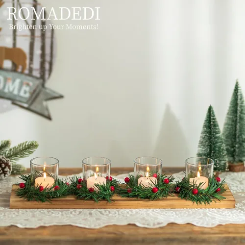 Vista 2 de Portavelas de Navidad para decoración de centro de mesa: Romadedi Rustic 4 portavelas con mini coronas de Navidad, bandeja de madera para Navidad