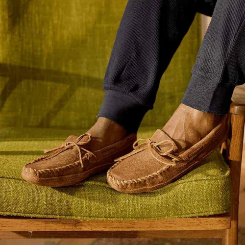 Vista 10 de Minnetonka Suela de cuero suave de doble fondo para hombre Marrón Ruff