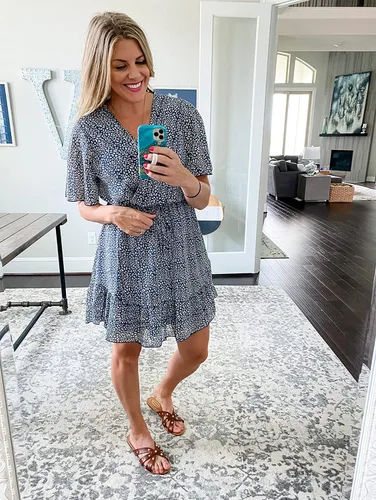Vista 2 de Kirundo Vestido de verano para mujer manga corta con volados y estampado de leopardo sexy cuello en V cintura alta mini vestido corto y vaporoso