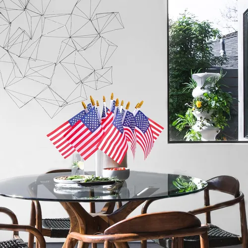 Vista 7 de HOOSUN 50 banderas americanas pequeñas en palo, decoraciones del 4 de julio, bandera de Estados Unidos pequeña en palo, mini banderas