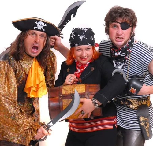 Vista 6 de D-Fokes Paquete de 2 sombreros de pirata de fieltro para niños, sombrero de fiesta pirata de tres esquinas, disfraz de capitán pirata con estampado