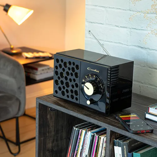 Vista 15 de Crosley CR3042A-BK Maverick Radio AM/FM portátil con receptor Bluetooth, color negro