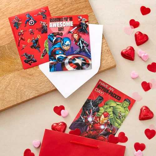 Vista 2 de Hallmark Avengers - Tarjetas de San Valentín con calcomanías, paquete surtido de 24 unidades Vengadores San Valentín con pegatinas