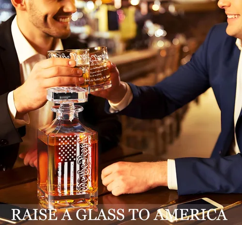 Vista 9 de Set de decantador de whisky para hombres, juego de decantador We The People con vasos, decantador grabado con bandera americana para regalos