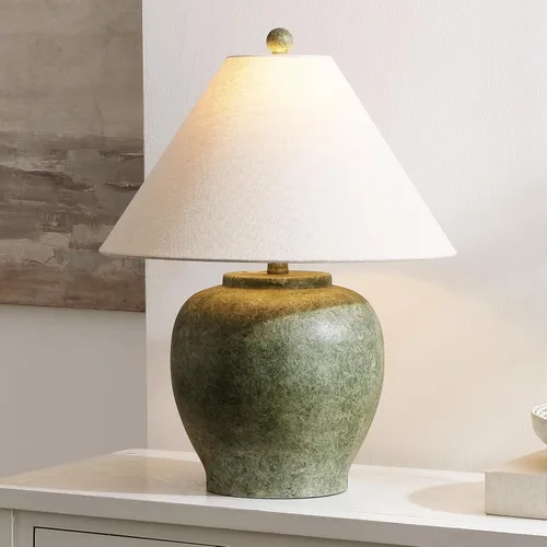 Vista 2 de SAFAVIEH Lighting - Dylan - Lámpara de mesa de resina de 22 pulgadas, color verde antiguo, diseño de cuerpo esculpido rústico de granja, ideal