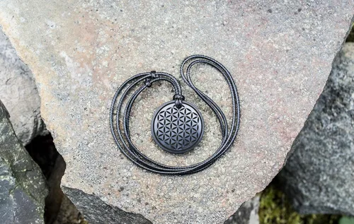 Vista 5 de Colgante Shungite Grabado Geometría Sagrada