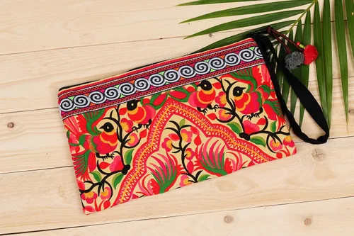 Vista 2 de changnoi Bolsa de mano hecha a mano, bolsa de cosméticos bordada Hmong Tribes