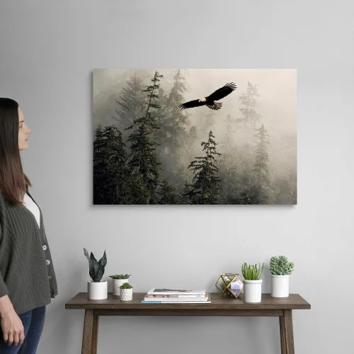 Vista 2 de Lienzo decorativo para pared, diseño de águila calva volando a través de Misty Tongass, ilustraciones de águila Lienzo envuelto