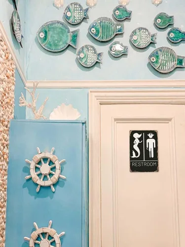 Vista 2 de Letrero náutico para baño, decoración temática de pirata y sirena para baños inspirados en la playa y el océano, divertido letrero de baño, 12 x 8