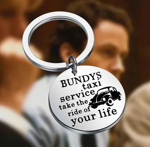Vista 7 de OKEYCH Regalo inspirado en el asesino en serie, Bundys Taxi Service Take The Ride Of Your Life Llavero Serial Killer Fan Jewelry
