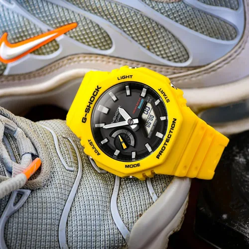 Vista 3 de Casio G-Shock Men's Yellow Watch GA-B2100C-9AER