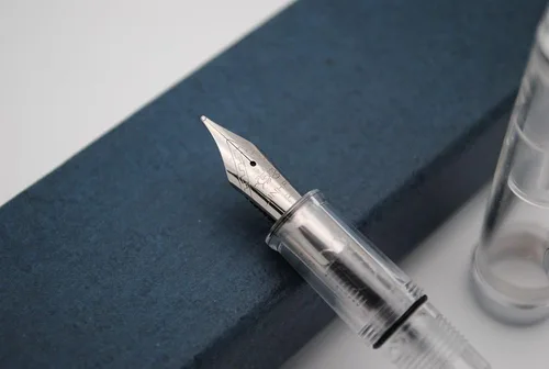 Vista 4 de Jinhao 992 pluma estilográfica, Translúcido