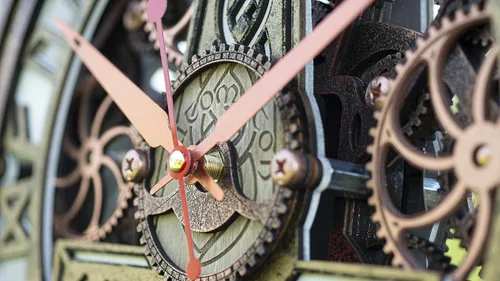 Vista 4 de Automaton Bite 1682 Mjölnir (martillo del dios Thor) Reloj de pared con engranajes móviles, arte de pared grande y silencioso para el hogar, regalo