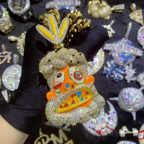 Vista 2 de ICEDIAMOND Collar de cadena cubana con colgante de arte abstracto pintado con esmalte frío, diseño de tribu misteriosa, chapado en oro, joyería