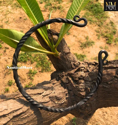 Vista 6 de NauticalMart Collar medieval de hierro tradicional celta torque torque, torque forjado a mano, torc nórdico medieval, cuello auténtico y anillo