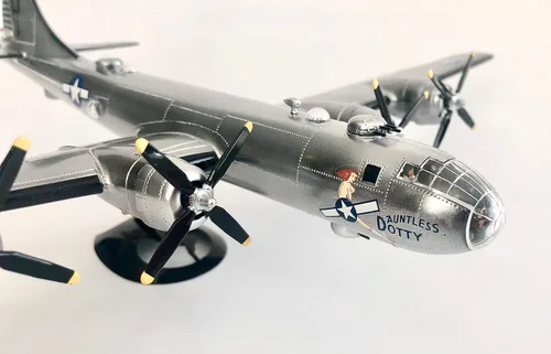 Vista 2 de B-29 Superfortress - Kit de modelo de plástico fabricado en los Estados Unidos Atlantis 1:120 Escala WWII Bomber, H208