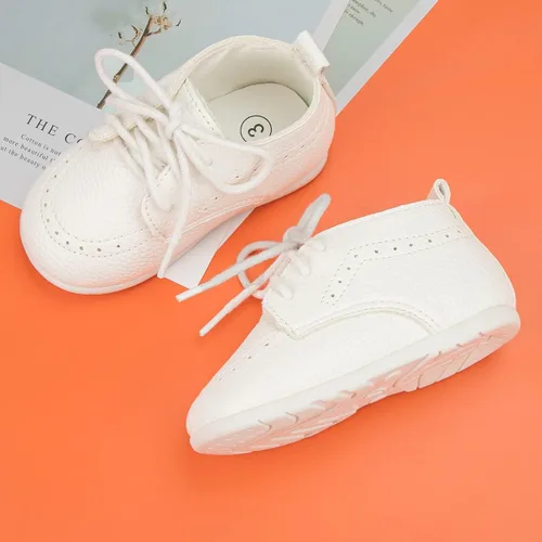 Vista 2 de Sawimlgy Zapatos Oxford de cuero suave de primera calidad para bebés y niñas, zapatos de boda con suela de goma resistente, impermeables