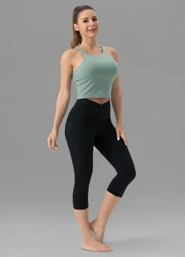 Vista 9 de THE GYM PEOPLE Leggings capri de entrenamiento con cintura cruzada en V para mujer, con control de abdomen, pantalones de yoga con bolsillos