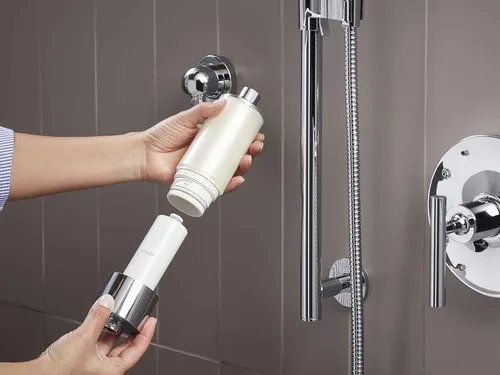 Vista 6 de Kohler 30646-CP Sistema de filtración de agua de ducha acuífero, reduce el cloro y el olor, incluye reemplazo de filtro, cromo pulido