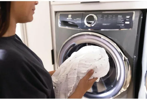 Vista 7 de Electrolux Lavadora de carga frontal apilable de 4.5 pies cúbicos en titanio con SmartBoost, blancos ópticos y enjuague puro