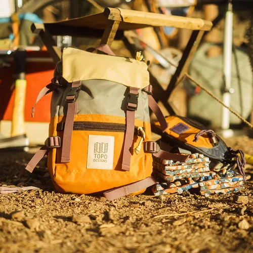 Vista 12 de Topo Designs Rover Pack - Mochila para EDC, excursiones de un día Negro/cuadrícula
