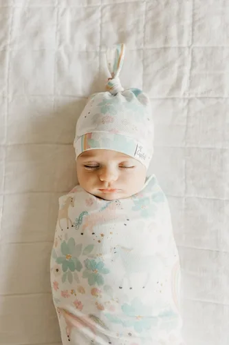 Vista 7 de Copper Pearl Gorro de bebé con nudo superior elástico suave y caprichoso