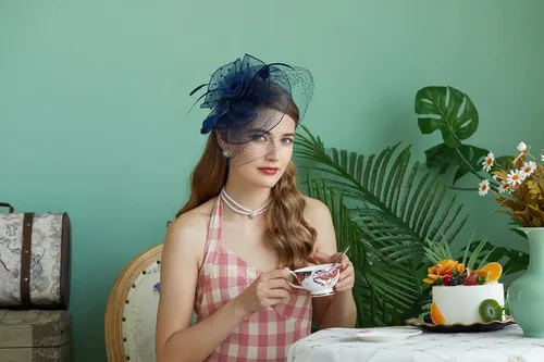 Vista 5 de Sombreros inspirados en el estilo de los años 20 y 50, sombrero pastillero, sombrero de cóctel, fiesta de té, sombrero con velo para niñas y mujeres