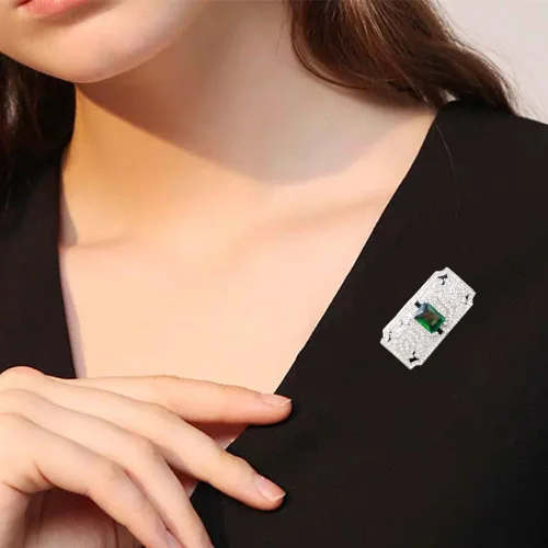 Vista 2 de Broche rectangular de circonita cúbica verde bohemio para mujer, chapado en plata, delicado piedra natal esmeralda, vintage, filigrana, broches