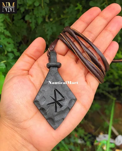 Vista 3 de Colgante de hierro forjado a mano de runa de amor vikingo amuleto rúnico colgante nórdico collar talismán collar de runas nórdicas joyería