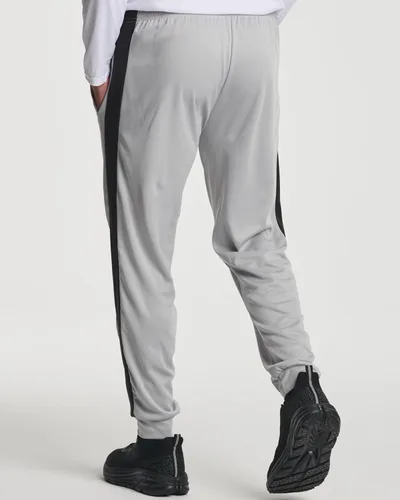 Vista 3 de Real Essentials Paquete de 3 pantalones deportivos de malla Tech para hombre con bolsillos (disponibles en tallas grandes y altas)