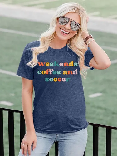 Vista 2 de Camiseta de fútbol para mamá, camiseta de fútbol para mujer, camiseta de fútbol de café para mujer, camiseta de fútbol divertida, regalo para mamá