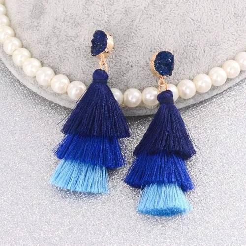 Vista 5 de Aretes colgantes bohemios con borlas en capas, aretes acrílicos de pétalos de rosa, aretes de disfraz festivo, regalo para mujeres y niñas, Día