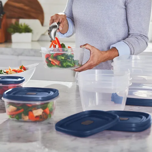 Vista 5 de Rubbermaid EasyFindLids Contenedores de almacenamiento de alimentos en Azul Insignia de Edición Especial, 42 piezas