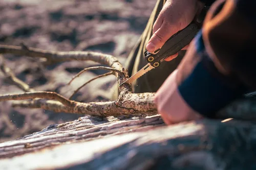 Vista 8 de LEATHERMAN, Wave Alpha – Multiherramienta 16 en 1 con hoja MagnaCut®, mangos G10 y tijeras de tamaño completo, Obsidiana MagnaCut - Cuchilla