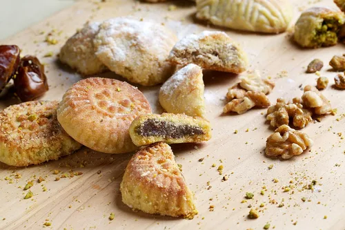 Vista 9 de Al Bohsali Maamoul Galletas de mantequilla rellenas de pistacho, nuez y dátiles, 24 piezas (8 de cada una)