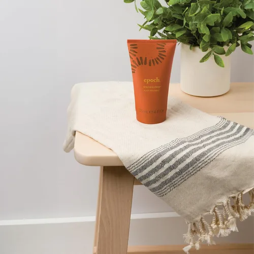 Vista 8 de Nu Skin Epoch Sole Solution Tratamiento para pies Crema hidratante intensiva para pies secos, piel áspera y talones Suaviza los callos