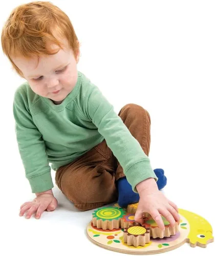 Vista 4 de Tender Leaf Toys - Remolinos de caracol - 6 engranajes de flores extraíbles, juego para niños pequeños y niños - Apilamiento de madera, camas