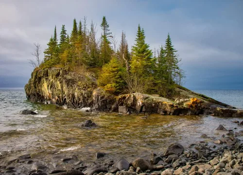 Vista 2 de Noah - Rompecabezas de 1000 piezas en la costa norte del lago superior, Minnesota