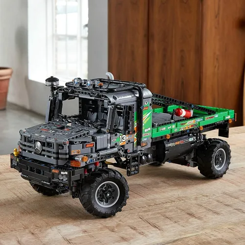 Vista 3 de LEGO Technic 4x4 Mercedes-Benz Zetros Trial Truck 42129 Kit de construcción; explora un potente camión de juguete controlado por aplicación; nuevo