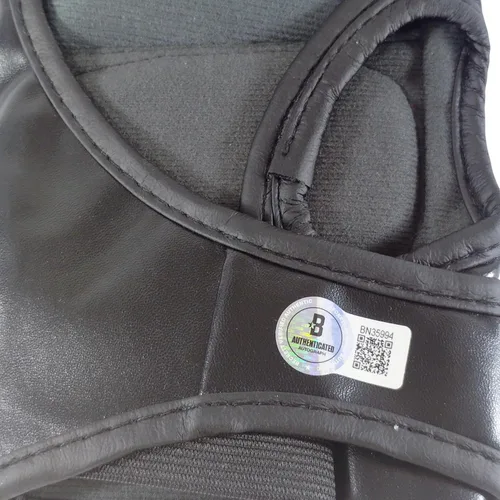 Vista 3 de Chuck The Iceman Liddell firmó el guante de combate de MMA con autógrafo, Beckett Authentic COA, jugado para UFC