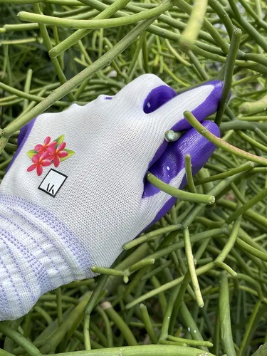 Vista 9 de ArtAK Guantes de jardinería para mujer, 3 pares, ligeros y transpirables, revestimiento de nitrilo, flexibles y protectores, lavables a máquina