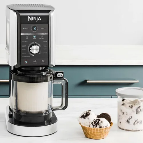 Vista 4 de Ninja® CREAMi® Deluxe 11 en 1 Helado y congelador NC501EU Plata